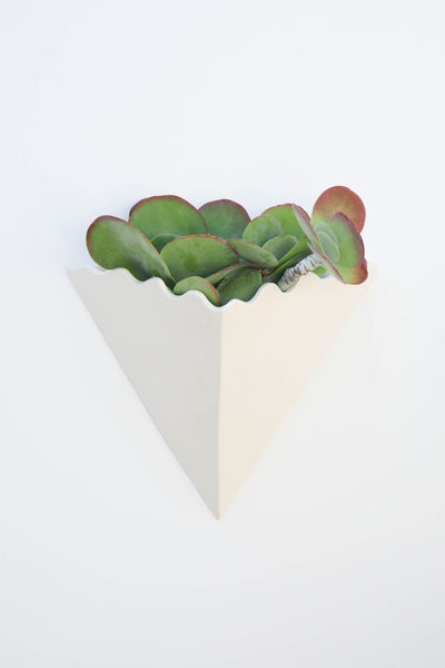 WAVY TRIANGLE WALL PLANTER
