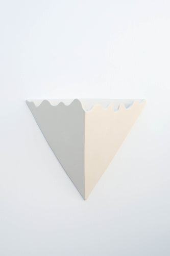 WAVY TRIANGLE WALL PLANTER