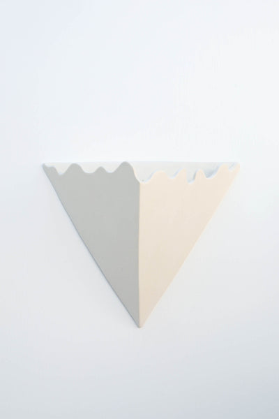 WAVY TRIANGLE WALL PLANTER